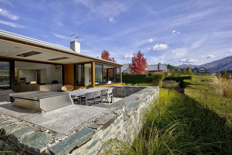 Photo of property in 2 Owen Marshall Lane, Arrowtown, 9371