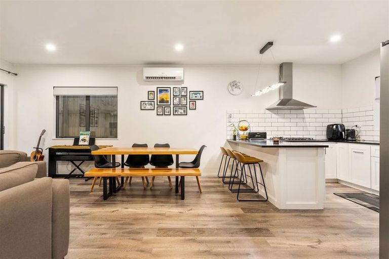 Photo of property in 15a Reynella Drive, Massey, Auckland, 0614