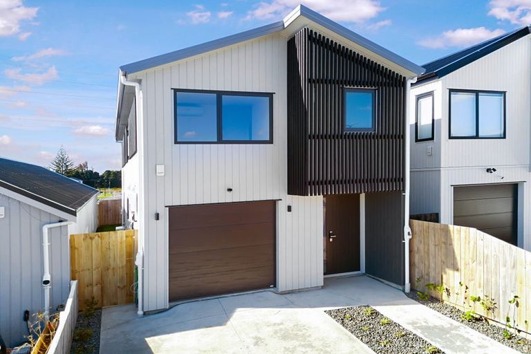 Photo of property in 52 Horokaka Street, Massey, 0614