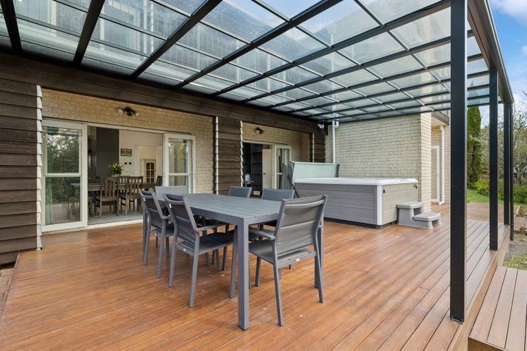 Photo of property in 16 Almond Grove, Greenhithe, Auckland, 0632