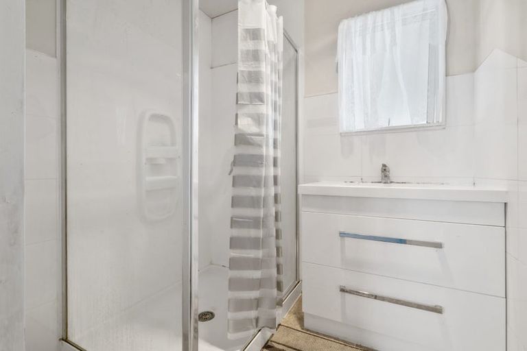 Photo of property in 1/10 Barcroft Place, Clendon Park, Auckland, 2103