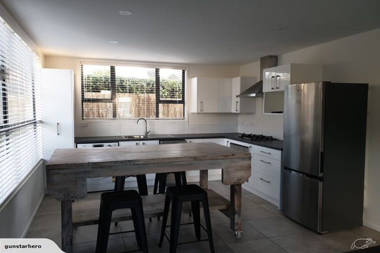 Photo of property in 9 Neil Avenue, Te Atatu Peninsula, Auckland, 0610