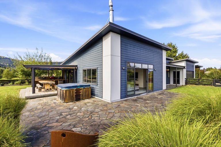 Photo of property in 92 Lisland Drive, Kinloch, Taupo, 3377