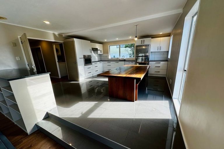 Photo of property in 92 Thurleigh Grove, Karori, Wellington, 6012