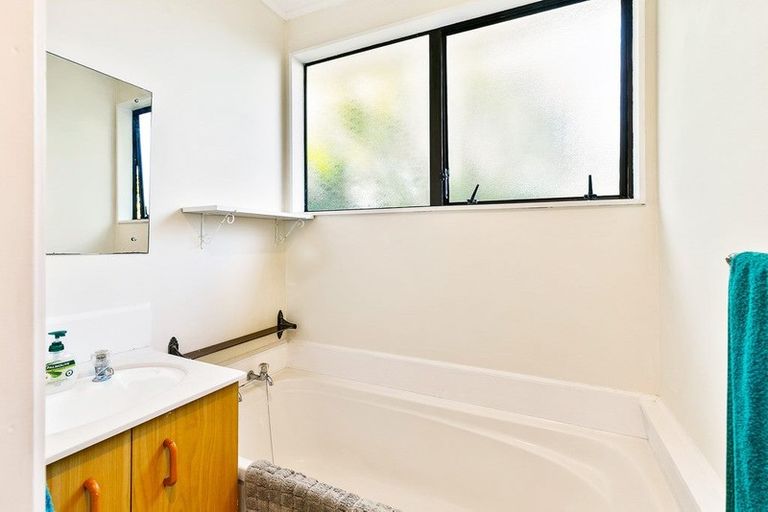 Photo of property in 1/14 Compass Place, Te Atatu Peninsula, Auckland, 0610