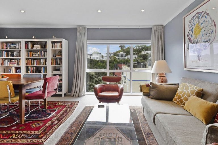 Photo of property in Kingsgate Flats, 10 Austin Street, Mount Victoria, Wellington, 6011