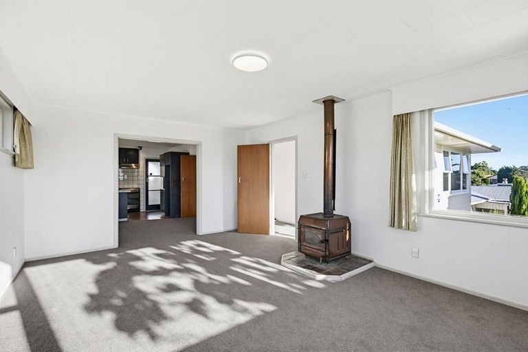 Photo of property in 31 Link Road, Newlands, Wellington, 6037