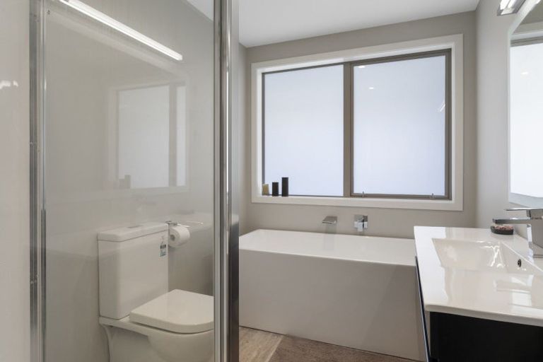 Photo of property in 5 Mahia Lane, Waikanae, 5036