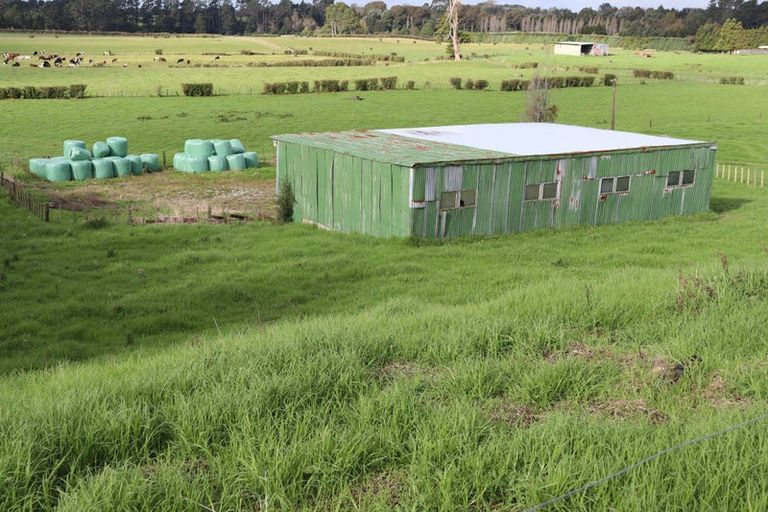 Photo of property in 203 Corbett Road, Paraite, New Plymouth, 4373