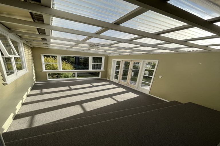 Photo of property in 21 Wakely Road, Newlands, Wellington, 6037