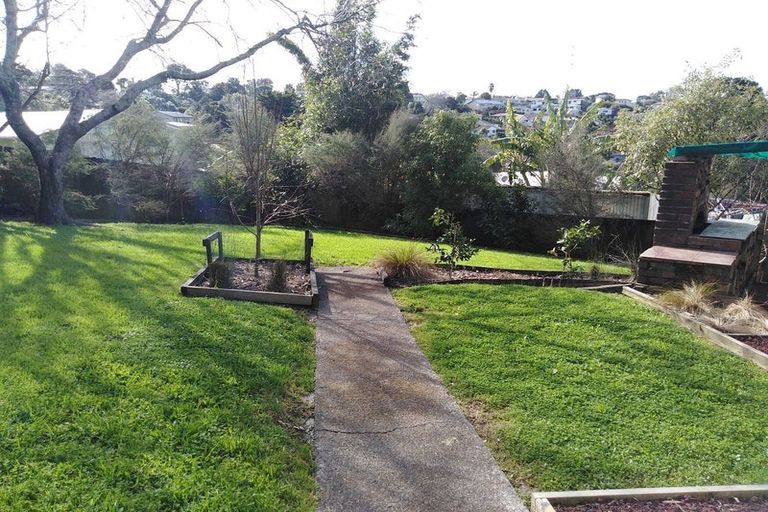 Photo of property in 11 Arde Place, Massey, Auckland, 0614