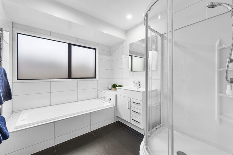 Photo of property in 13 Kurnell Drive, Botany Downs, Auckland, 2010