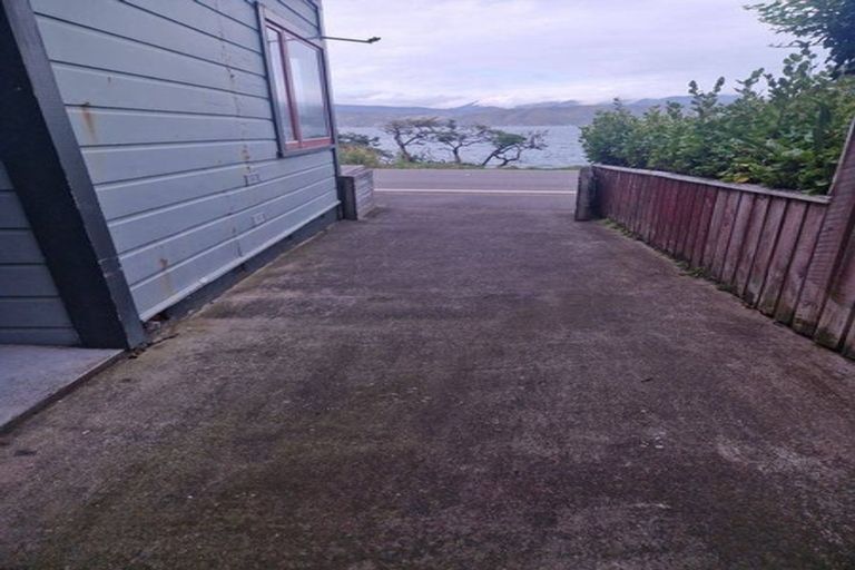 Photo of property in 301 Karaka Bay Road, Karaka Bays, Wellington, 6022