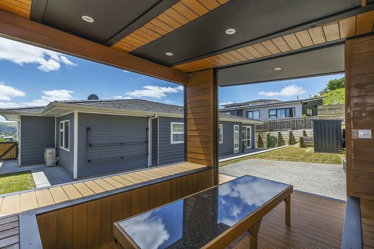 Photo of property in 5 Madeira Close, Whitby, Porirua, 5024
