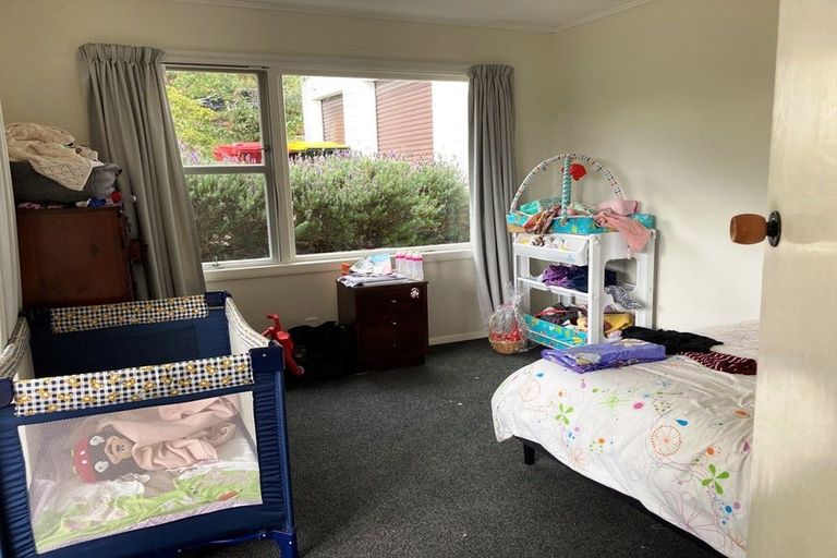 Photo of property in 16 Kotare Street, Waikanae, 5036