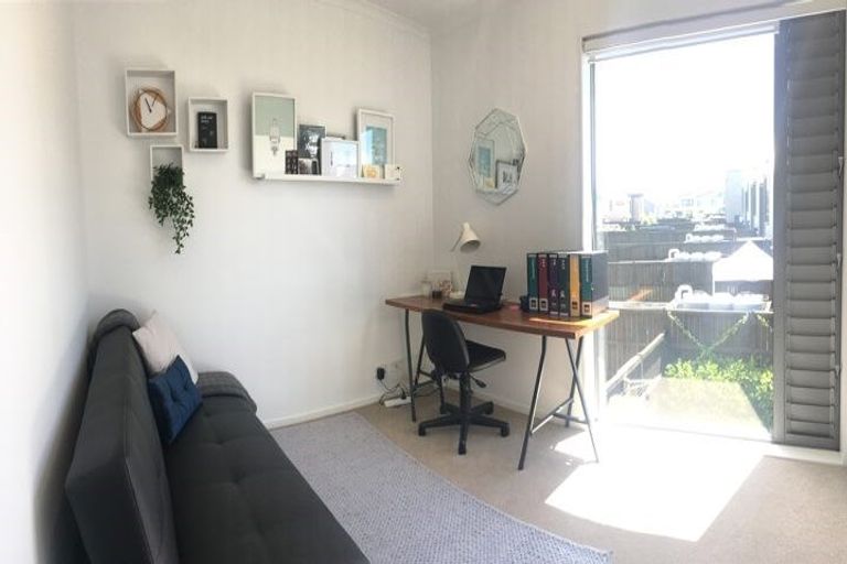 Photo of property in 18 Shelduck Way, Hobsonville, Auckland, 0616