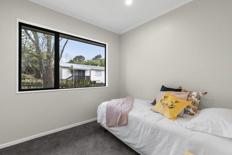 Photo of property in 99 Kemp Road, Massey, Auckland, 0614