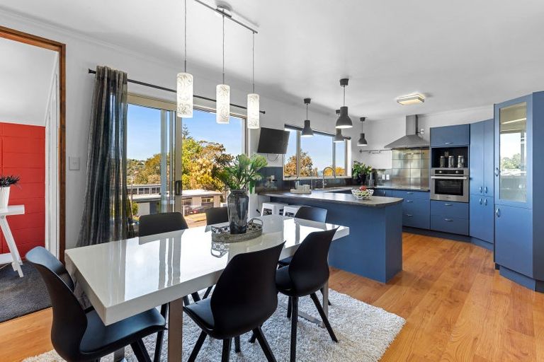 Photo of property in 9 Robin Lane, Browns Bay, Auckland, 0630