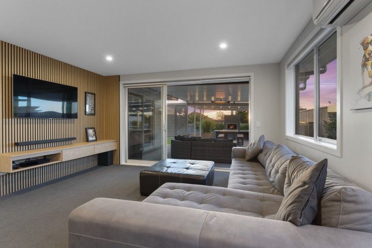 Photo of property in 5 Mahia Lane, Waikanae, 5036