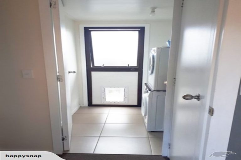 Photo of property in 1/9 Fathom Place, Te Atatu Peninsula, Auckland, 0610