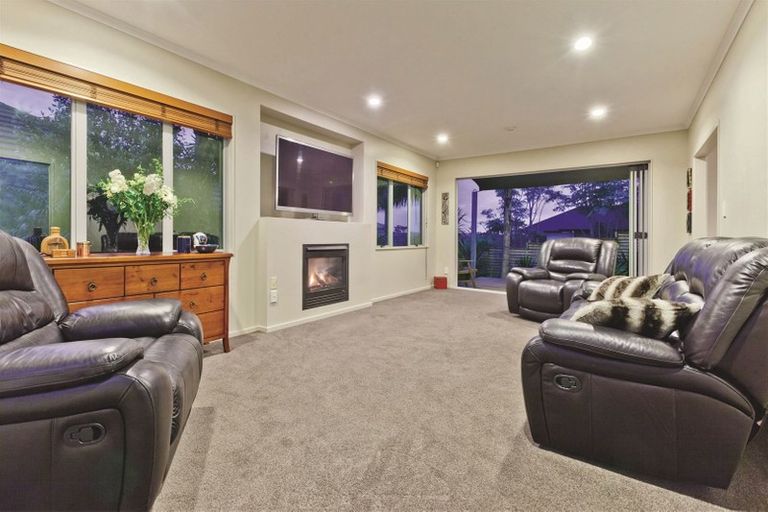 Photo of property in 162 Kittiwake Drive, Schnapper Rock, Auckland, 0632