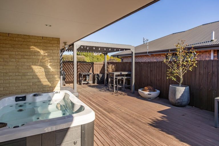 Photo of property in 47 Factory Road, Belfast, Christchurch, 8051