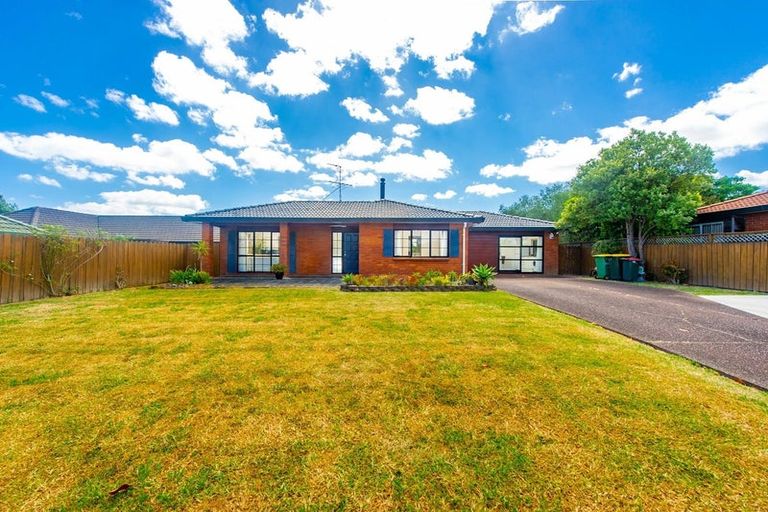 Photo of property in 43 Frank Nobilo Drive, Golflands, Auckland, 2013