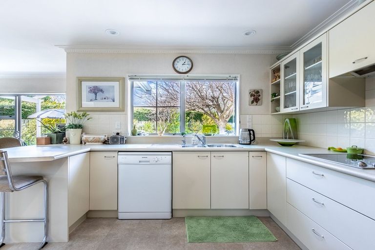 Photo of property in 3 Papawai Grove, Waikanae, 5036