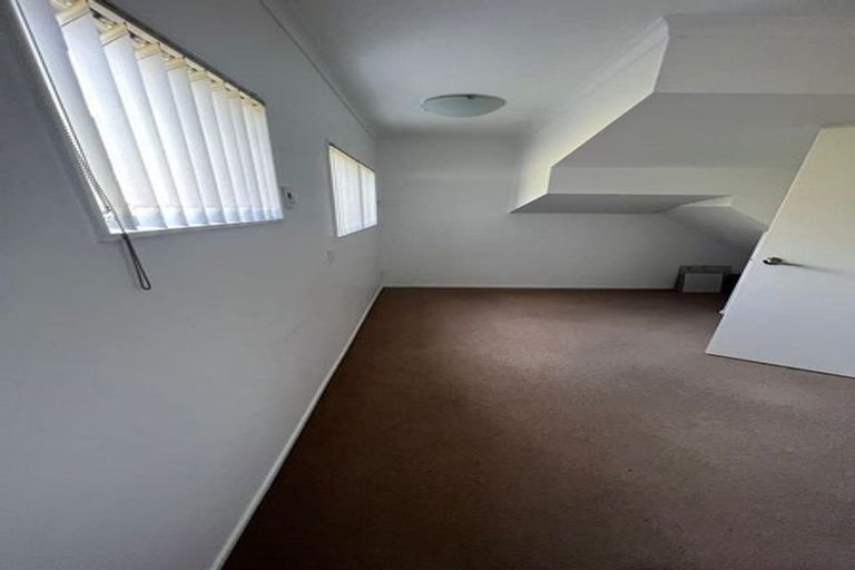 Photo of property in 19a Sunnyside Road, Sunnyvale, Auckland, 0612
