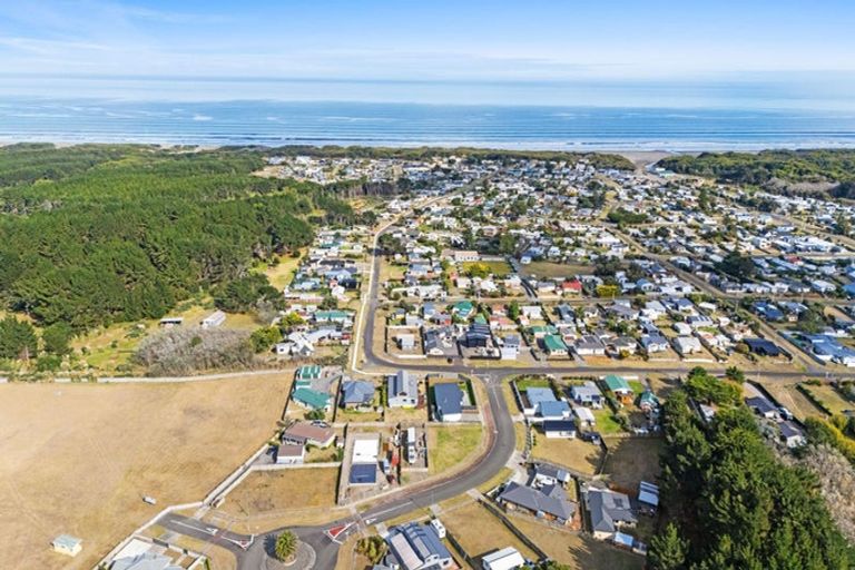 Photo of property in 1 Sandown Avenue, Himatangi Beach, Foxton, 4891