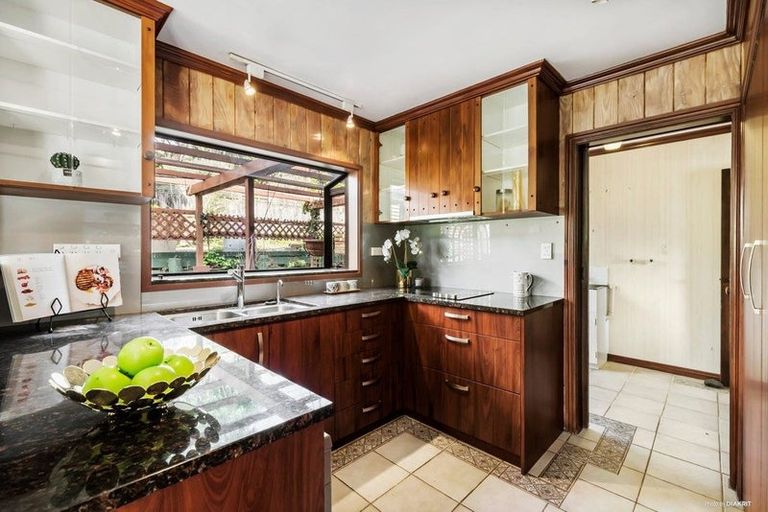 Photo of property in 11 Hebe Place, Birkenhead, Auckland, 0626