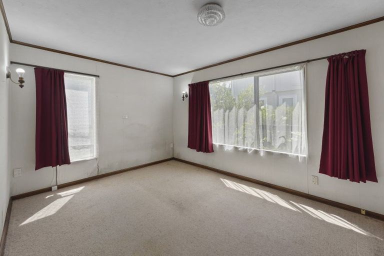 Photo of property in 201 Queens Drive, Lyall Bay, Wellington, 6022