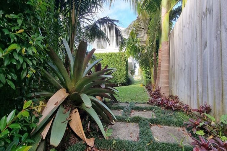 Photo of property in 24 Bevyn Street, Castor Bay, Auckland, 0620