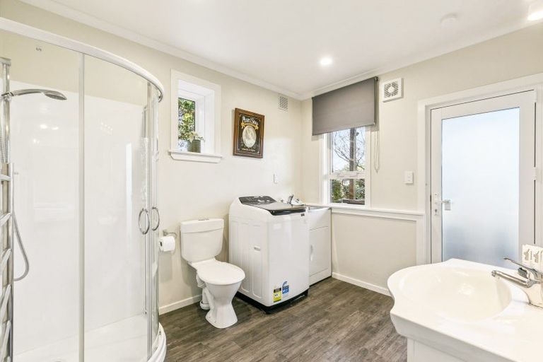 Photo of property in 137 Ruskin Road, Newlands, Wellington, 6037