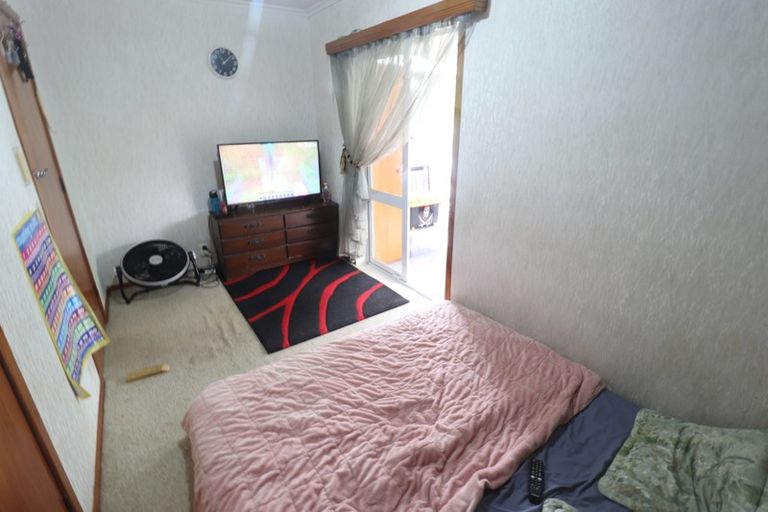 Photo of property in 25 Kaipatiki Road, Glenfield, Auckland, 0629