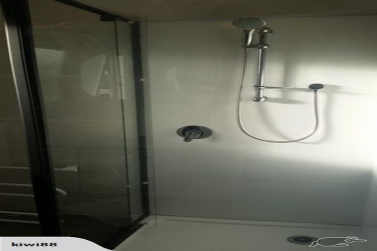 Photo of property in 32 Pipitea Place, Massey, Auckland, 0614