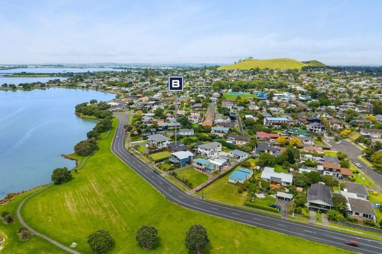 Photo of property in 65 Kiwi Esplanade, Mangere Bridge, Auckland, 2022