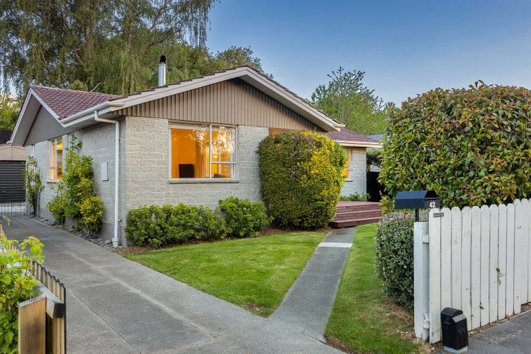 Photo of property in 42 Palatine Terrace, Saint Martins, Christchurch, 8022