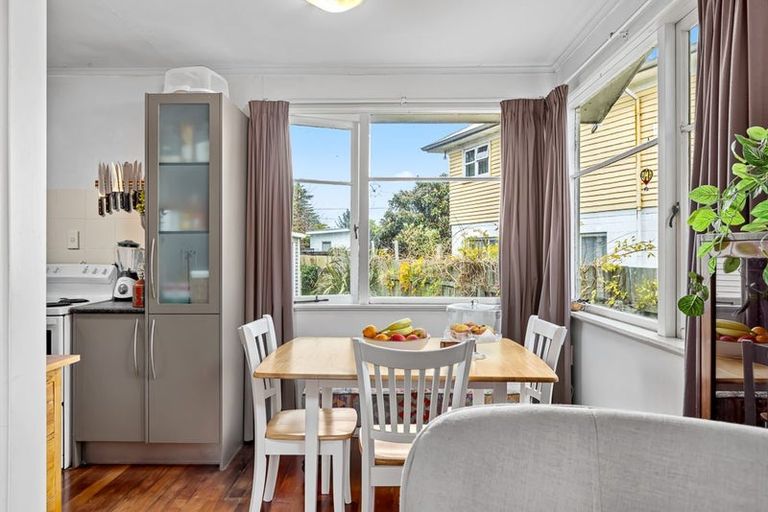 Photo of property in 43 Wharf Road, Te Atatu Peninsula, Auckland, 0610