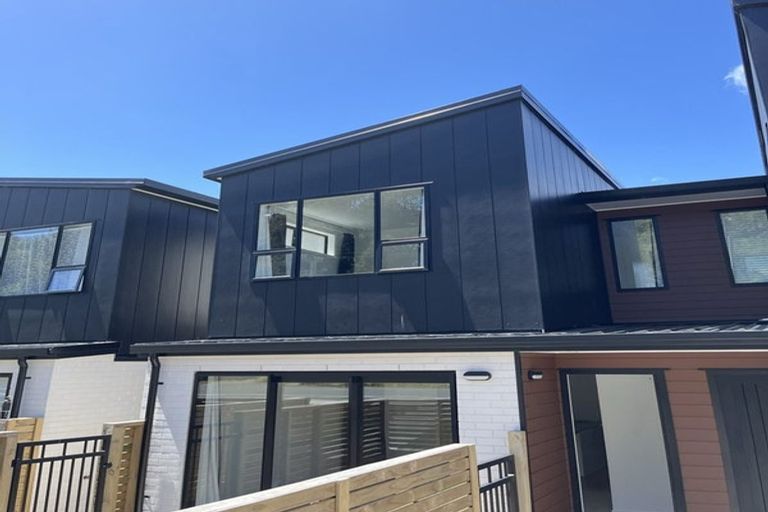 Photo of property in 3/27 Main Road, Wainuiomata, Lower Hutt, 5014