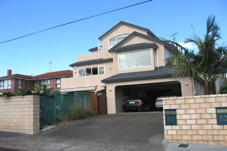 Photo of property in 1/50 Howard Road, Northcote, Auckland, 0627