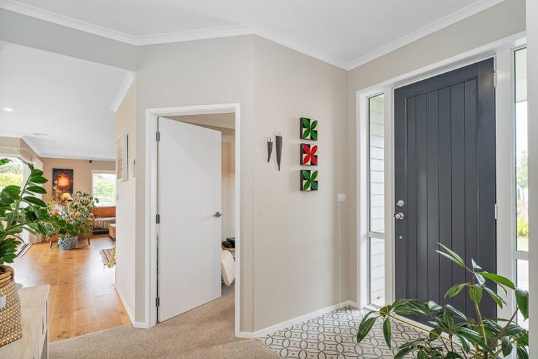 Photo of property in 10 Austin Drive, Whitianga, 3510