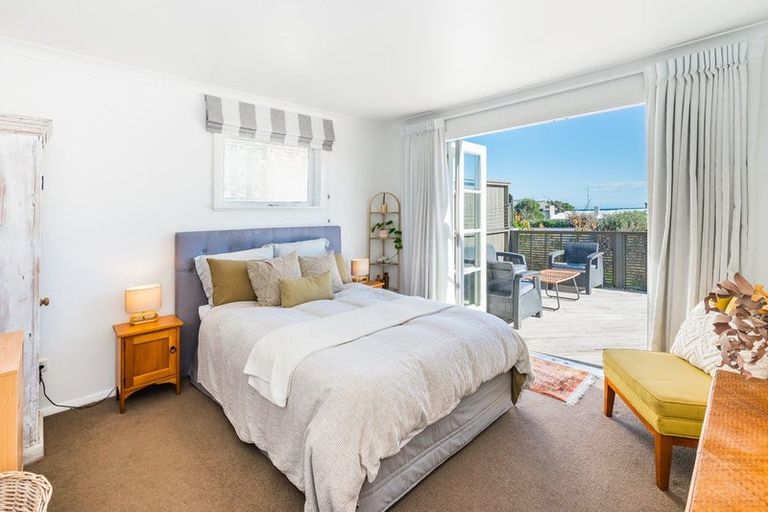 Photo of property in 118 Seaview Road, Paraparaumu Beach, Paraparaumu, 5032