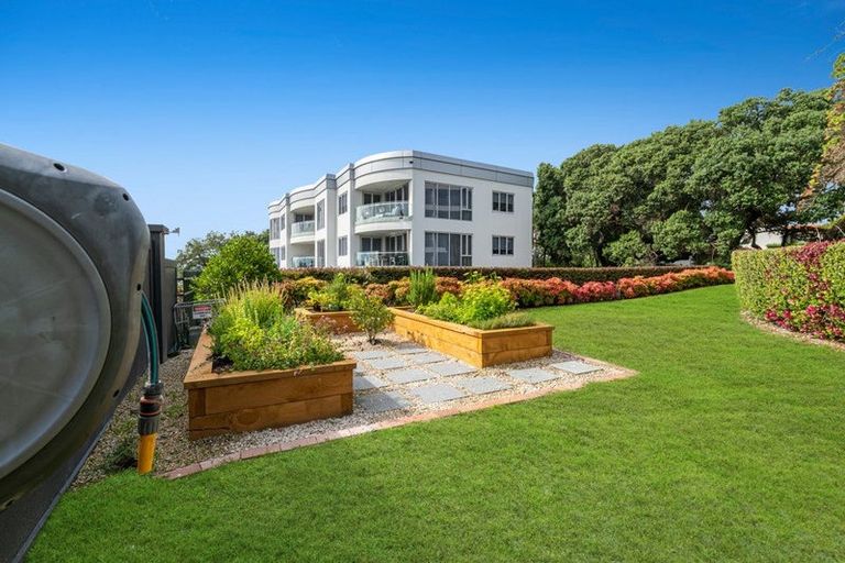 Photo of property in 1b/5 The Promenade, Takapuna, Auckland, 0622