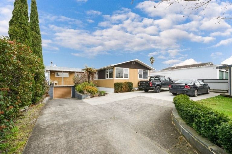 Photo of property in 246 Don Buck Road, Massey, Auckland, 0614