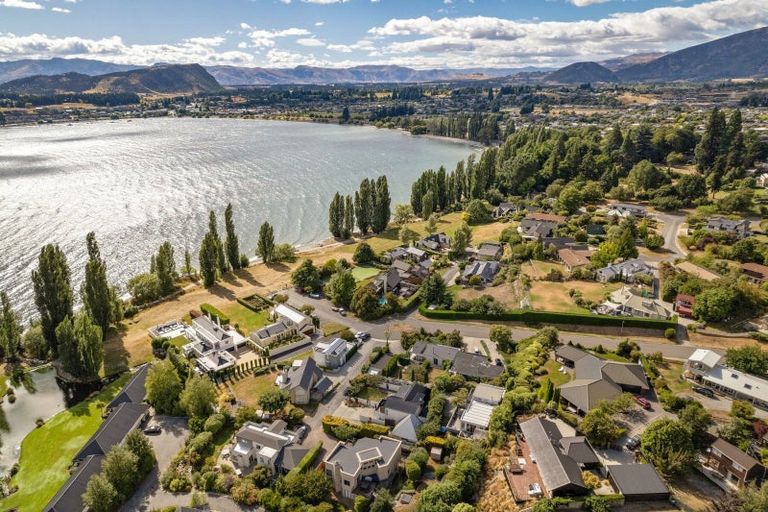 Photo of property in 11 Morrows Mead, Wanaka, 9305
