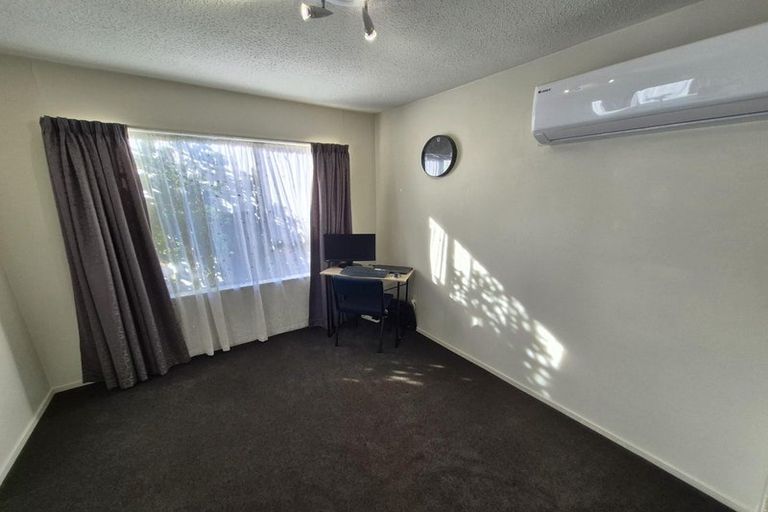 Photo of property in 2/92 North Avon Road, Richmond, Christchurch, 8013