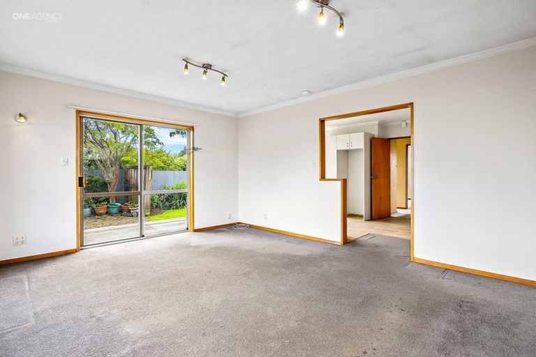 Photo of property in 2/11 Momorangi Crescent, Redwood, Christchurch, 8051