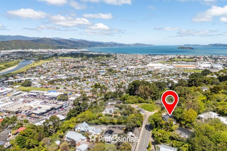 Photo of property in 24 Miromiro Road, Normandale, Lower Hutt, 5010