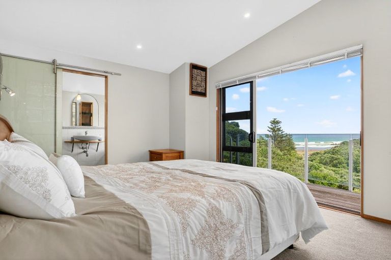 Photo of property in 10 Waitea Road, Muriwai, Waimauku, 0881